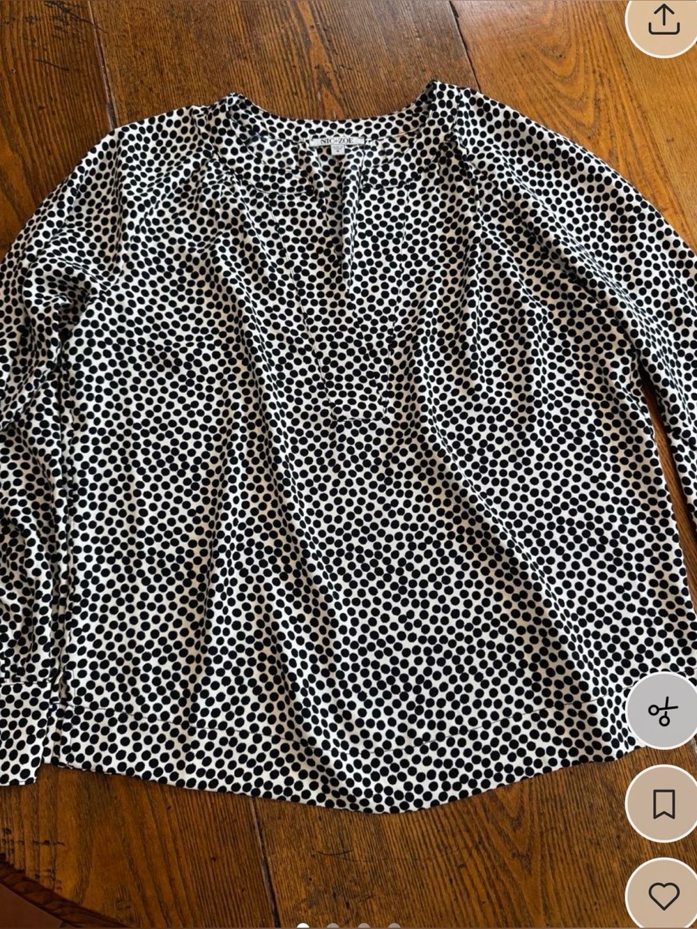 Nic + Zoe Classic Black & White Polka Dot Long-Sleeve Top
Very good condition.